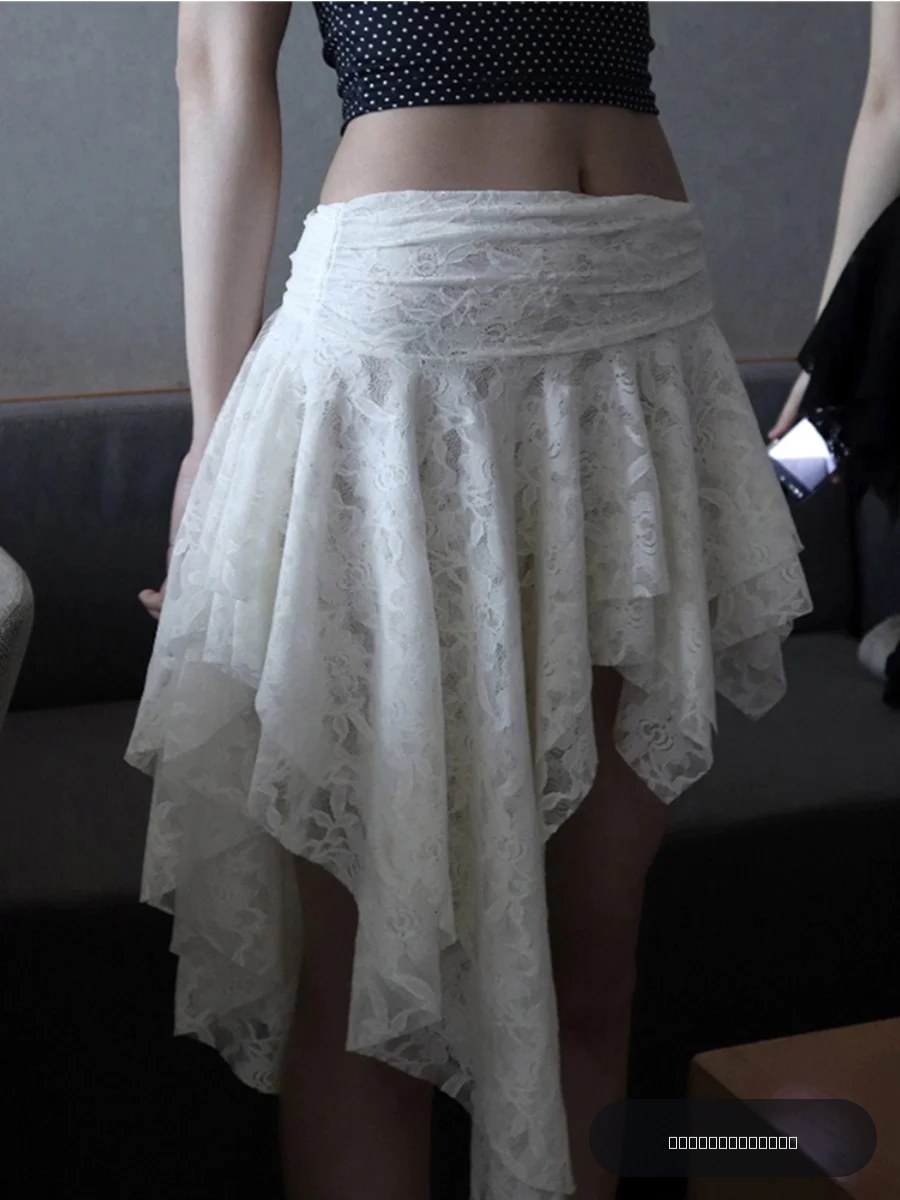 Jupe courte plissée asymétrique en dentelle sexy style coréen pour le quotidien – Pureté et désir romantique