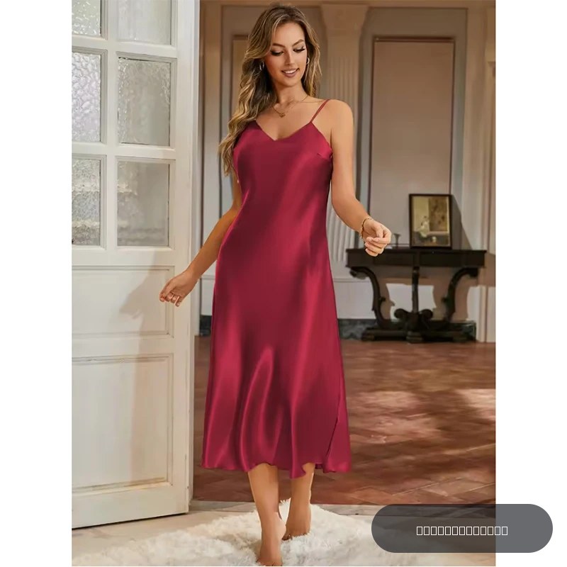 Chemise de nuit longue et ajustable à fines bretelles, qui sublime les courbes et dégage un attrait irrésistible – un essentiel haut de gamme pour la maison