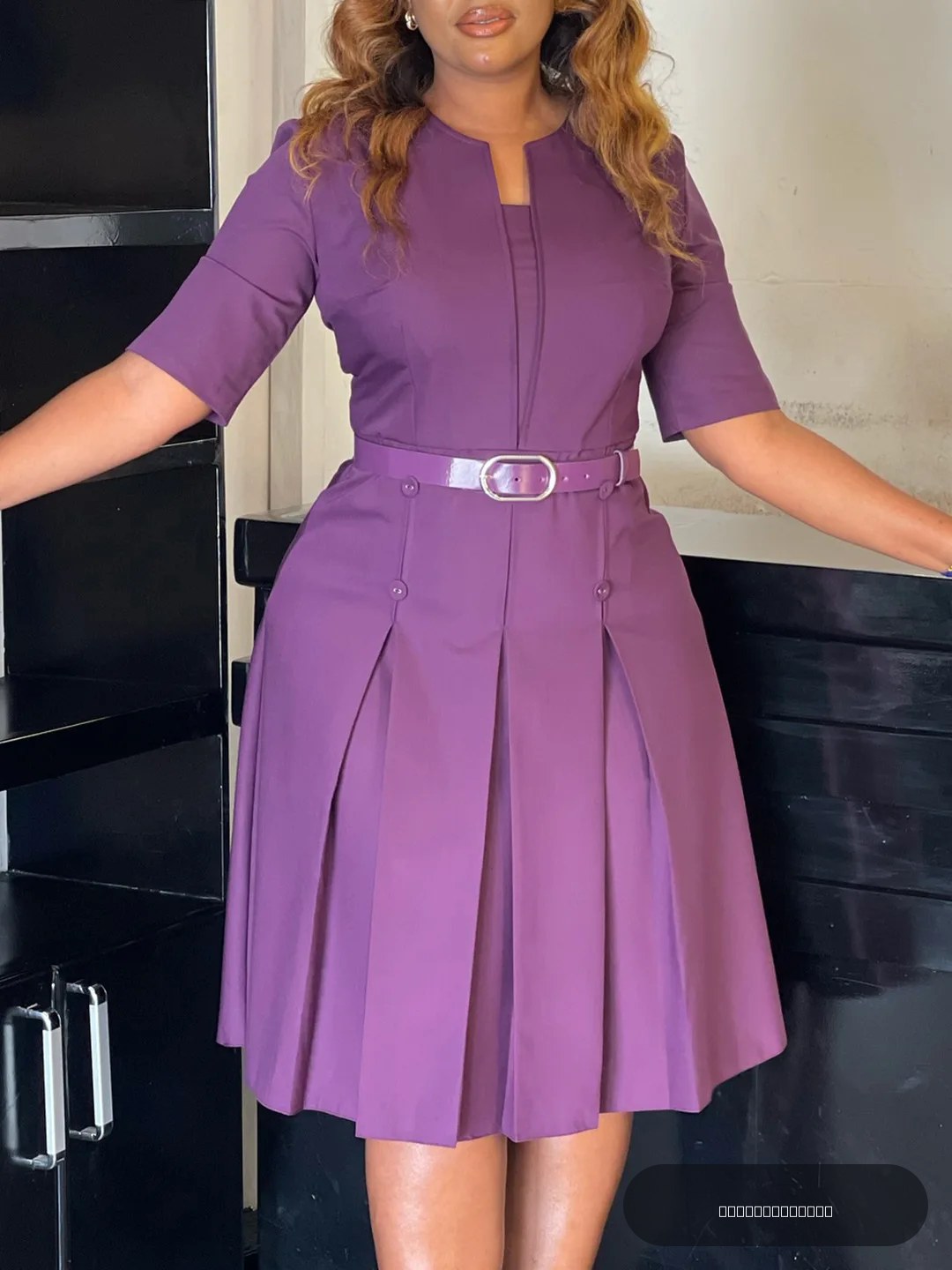 Robe élégante de couleur unie, grande taille, pour femmes, idéale pour l'automne, avec manches trois-quarts, un modèle à la fois tendance et raffiné.